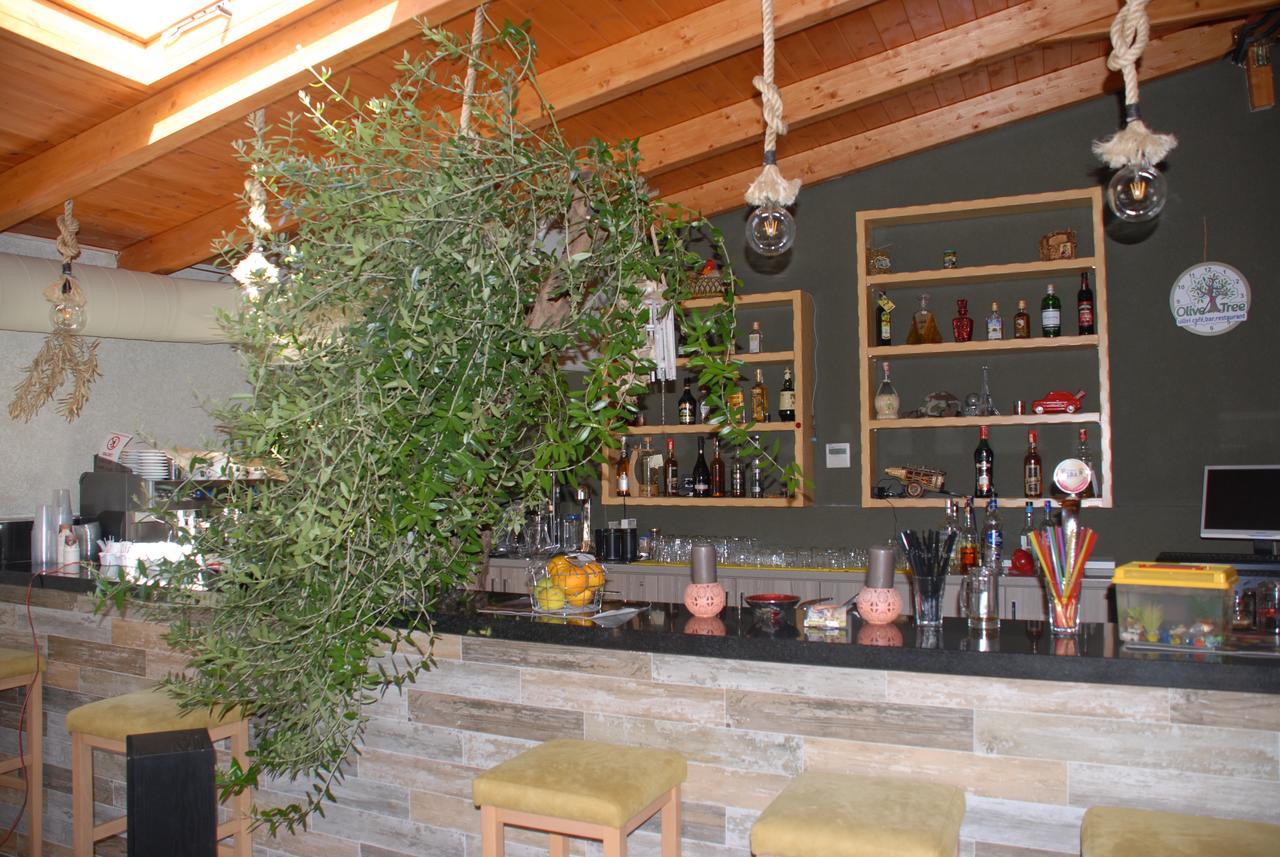 Olive Tree Hotel Sarandë Buitenkant foto
